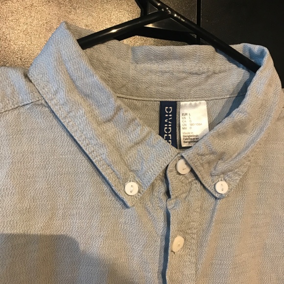 H&M Short Sleeve Button-Down Shirt - Picture 3 of 3